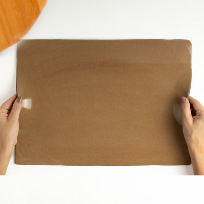 Bandeja retangular com alças elevadas