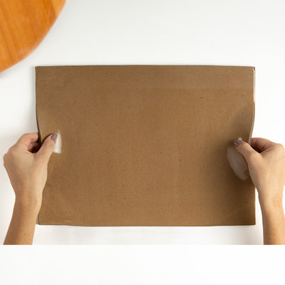 Bandeja retangular com alças elevadas