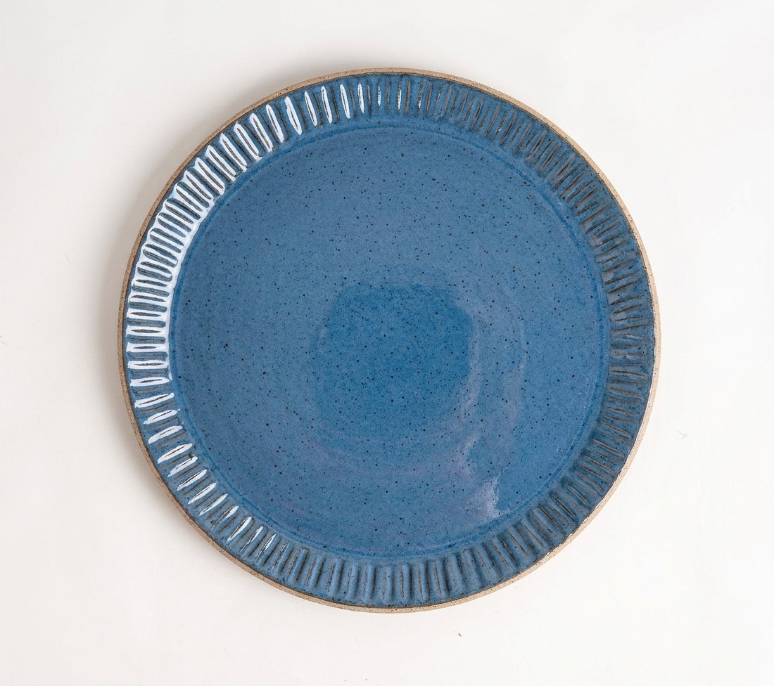 Prato Carving Refeição em cerâmica artesanal — argila Flocos, esmalte Azul Safira