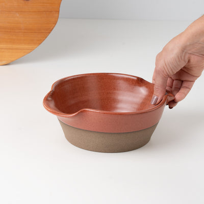 Saladeira com alças no corpo