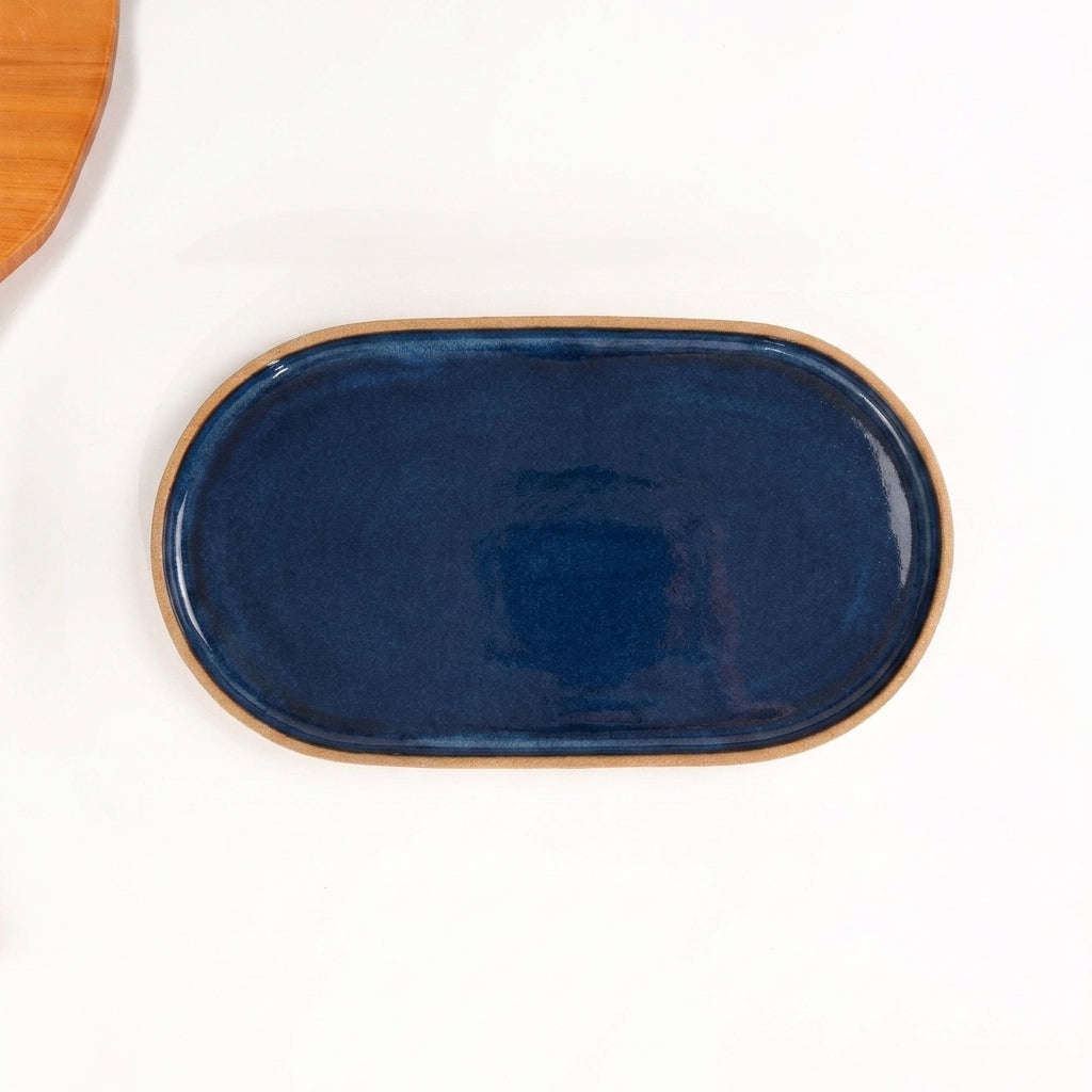 Travessa Retangular com Laterais Arredondados em cerâmica artesanal — tamanho 32CM x 17CM, argila Cappuccino, esmalte Lazuli