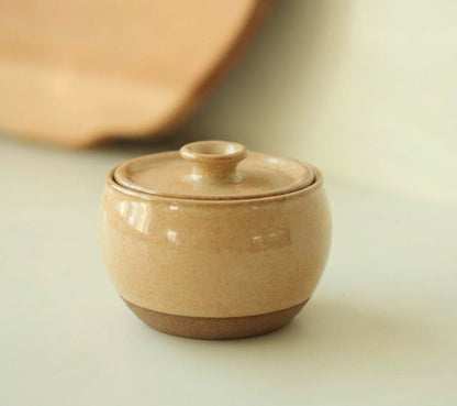 Açucareiro abaloado com tampa em cerâmica artesanal — argila Cappuccino, esmalte Pedra Sabão