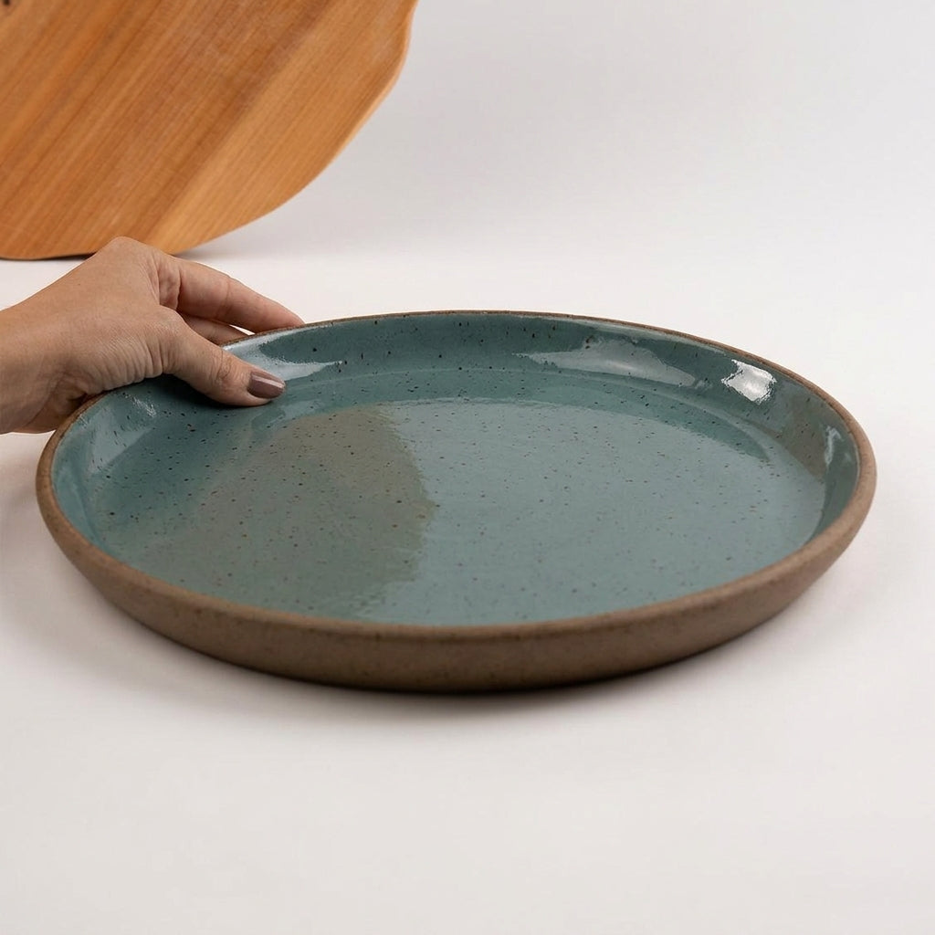 Bandeja redonda sem alça em cerâmica artesanal — tamanho 32CM, argila Flocos, esmalte Verde Exército