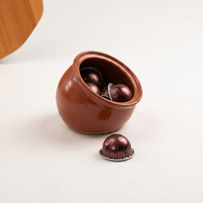 Bomboniere + Porta Cápsulas em cerâmica artesanal — tamanho Porta Cápsulas, argila Cappuccino, esmalte Sol de Terracota