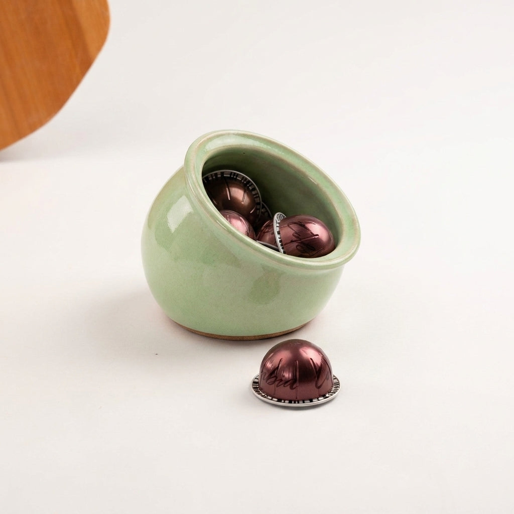 Bomboniere + Porta Cápsulas em cerâmica artesanal — tamanho Porta Cápsulas, argila Cappuccino, esmalte Verde Menta