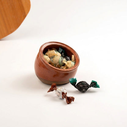 Bomboniere em cerâmica artesanal — argila Cappuccino, esmalte Sol de Terracota