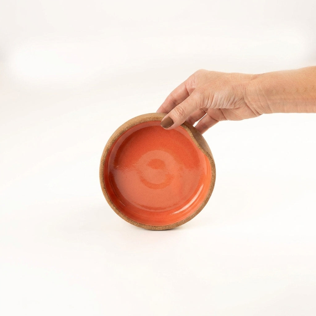 Bowl borda reta amassadinha em cerâmica artesanal — tamanho 13cm x 4cm, argila Cappuccino, esmalte Laranja Intenso