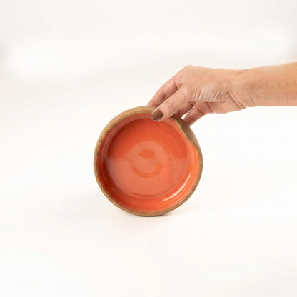 Bowl borda reta amassadinha em cerâmica artesanal — tamanho 13cm x 4cm, argila Cappuccino, esmalte Laranja Intenso