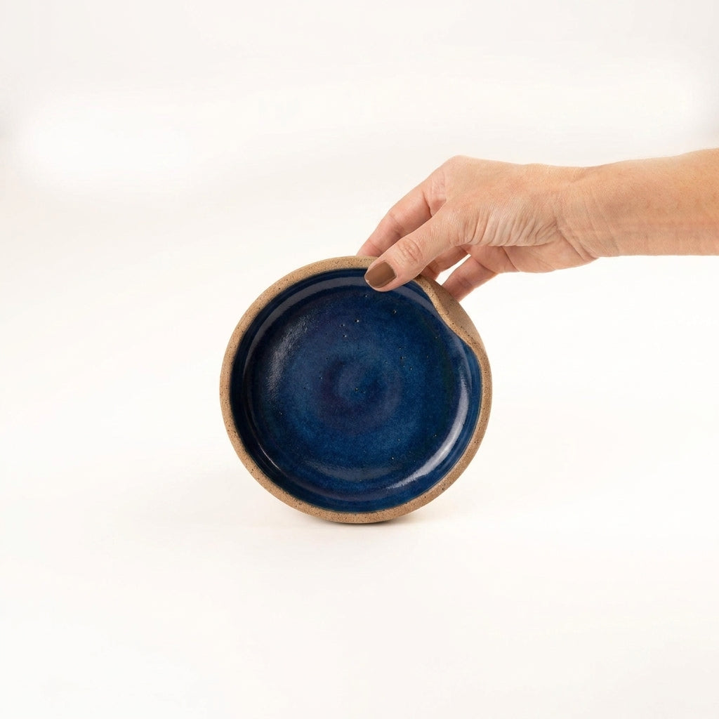Bowl borda reta amassadinha em cerâmica artesanal — tamanho 13cm x 4cm, argila Cappuccino, esmalte Lazuli