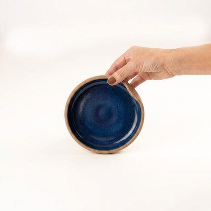 Bowl borda reta amassadinha em cerâmica artesanal — tamanho 13cm x 4cm, argila Cappuccino, esmalte Lazuli