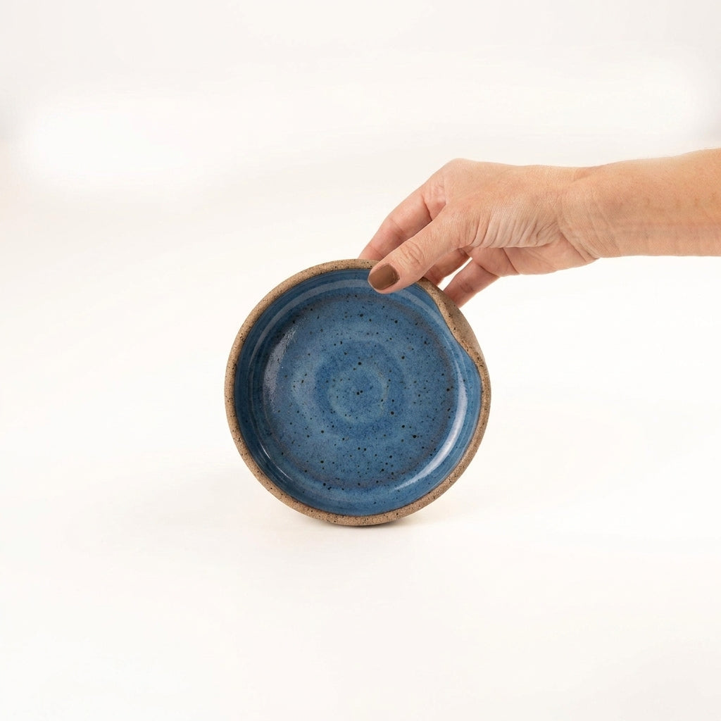 Bowl borda reta amassadinha em cerâmica artesanal — tamanho 13cm x 4cm, argila Flocos, esmalte Azul Safira