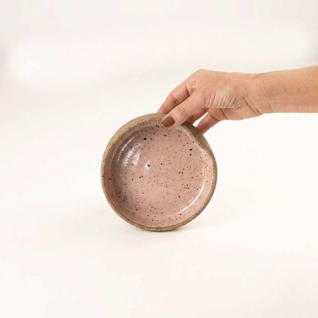Bowl borda reta amassadinha em cerâmica artesanal — tamanho 13cm x 4cm, argila Flocos, esmalte Nude