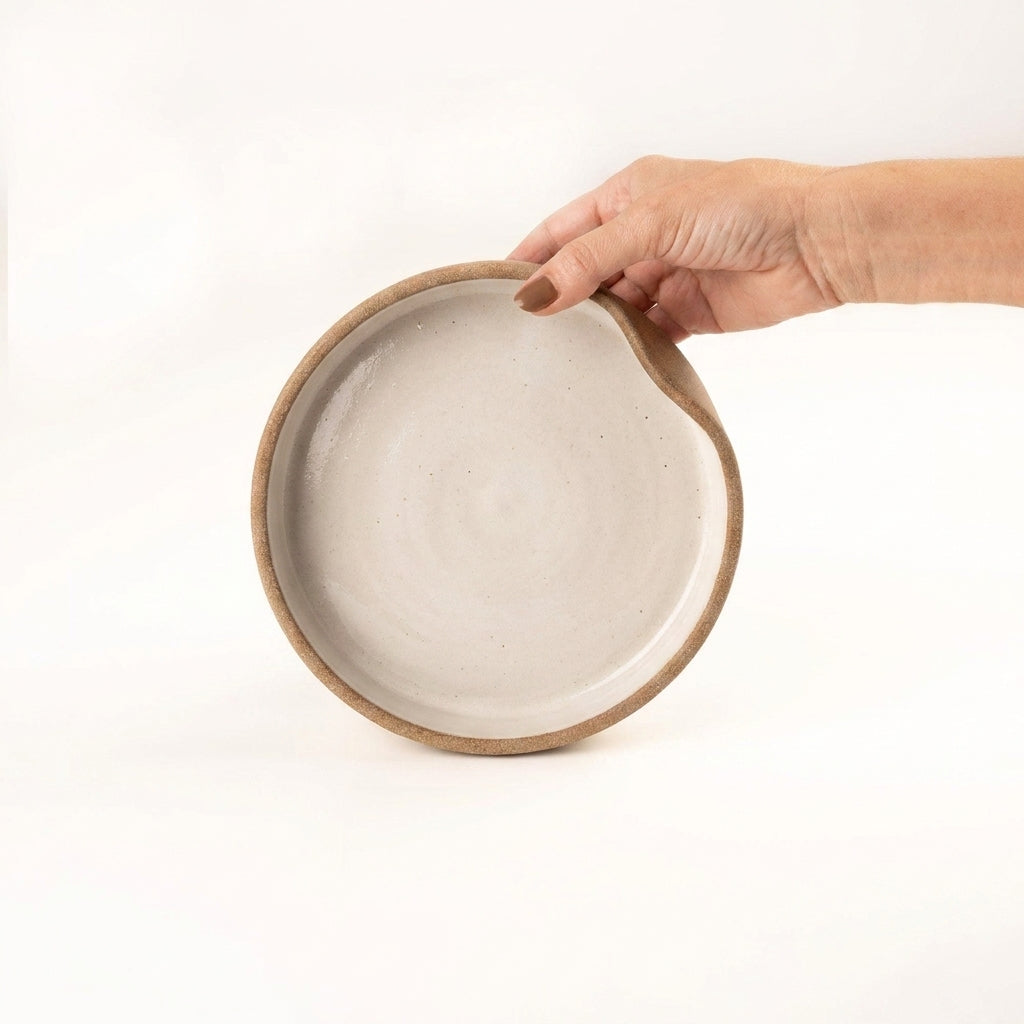 Bowl borda reta amassadinha em cerâmica artesanal — tamanho 19cm x 4cm, argila Cappuccino, esmalte Branco AMME