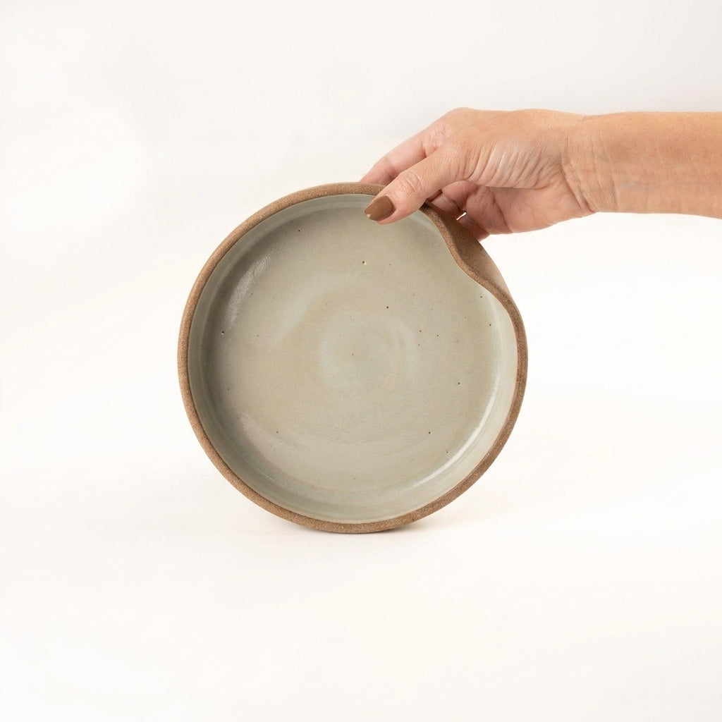 Bowl borda reta amassadinha em cerâmica artesanal — tamanho 19cm x 4cm, argila Cappuccino, esmalte Verde Pompeia