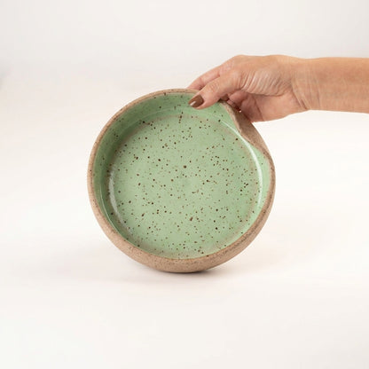 Bowl borda reta amassadinha em cerâmica artesanal — tamanho 19cm x 4cm, argila Flocos, esmalte Verde Menta