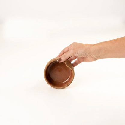 Bowl borda reta amassadinha em cerâmica artesanal — tamanho 9cm x 4cm, argila Cappuccino, esmalte Sol de Terracota