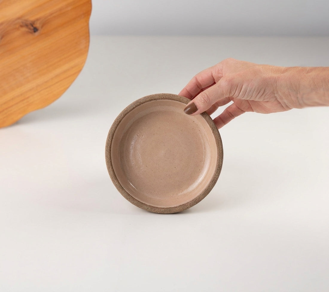 Bowl borda reta em cerâmica artesanal — tamanho 13cm x 4cm, argila Cappuccino, esmalte Nude