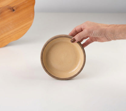 Bowl borda reta em cerâmica artesanal — tamanho 13cm x 4cm, argila Cappuccino, esmalte Pedra Sabão