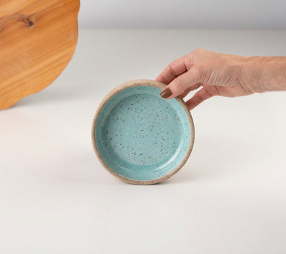 Bowl borda reta em cerâmica artesanal — tamanho 13cm x 4cm, argila Flocos, esmalte Jujuba