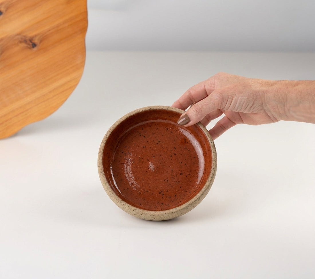 Bowl borda reta em cerâmica artesanal — tamanho 13cm x 4cm, argila Flocos, esmalte Sol de Terracota