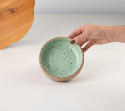 Bowl borda reta em cerâmica artesanal — tamanho 13cm x 4cm, argila Flocos, esmalte Verde Menta