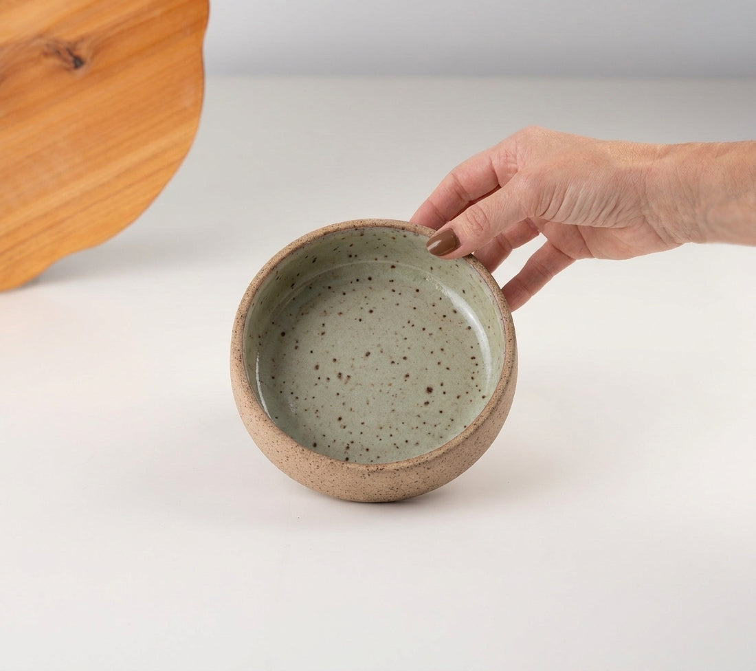 Bowl borda reta em cerâmica artesanal — tamanho 13cm x 4cm, argila Flocos, esmalte Verde Pompeia