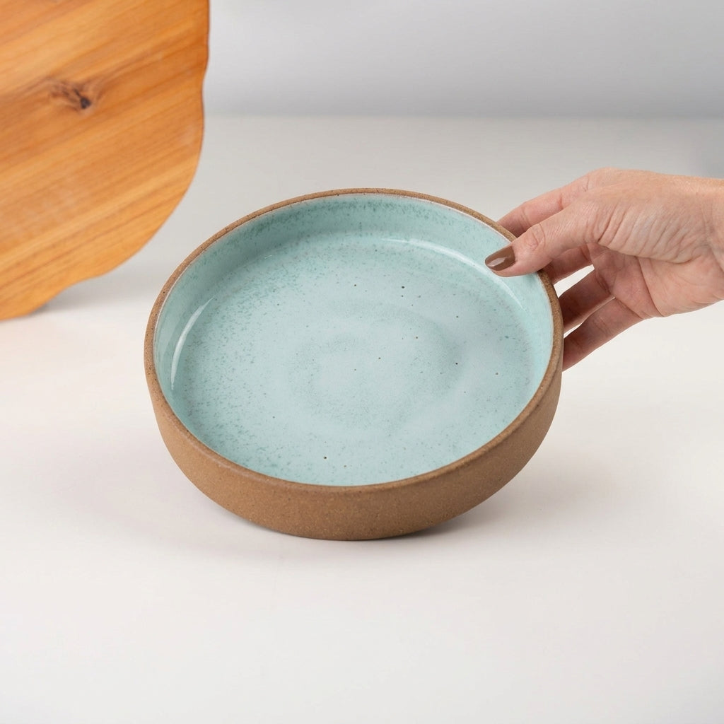 Bowl borda reta em cerâmica artesanal — tamanho 19cm x 4cm, argila Cappuccino, esmalte Jujuba