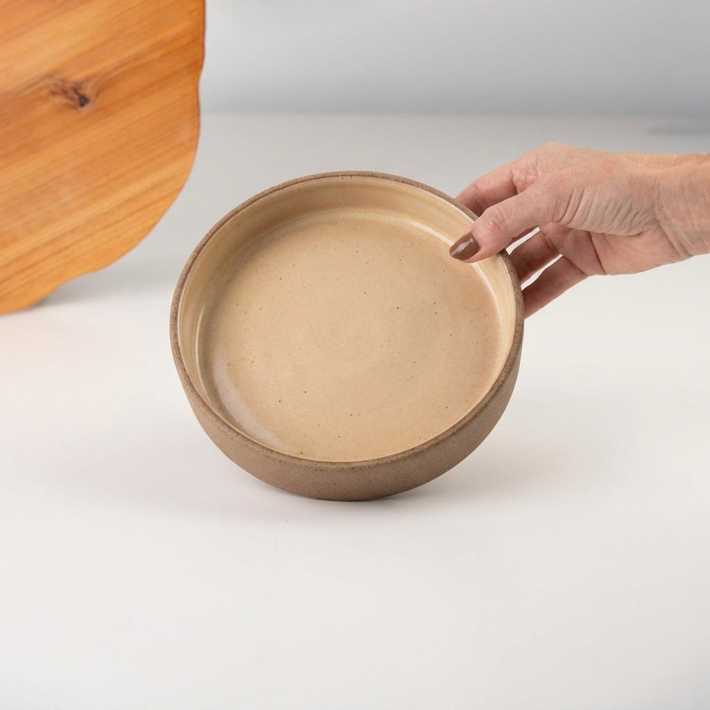 Bowl borda reta em cerâmica artesanal — tamanho 19cm x 4cm, argila Cappuccino, esmalte Pedra Sabão