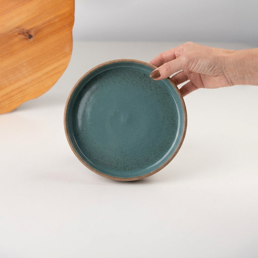Bowl borda reta em cerâmica artesanal — tamanho 19cm x 4cm, argila Cappuccino, esmalte Verde Exército