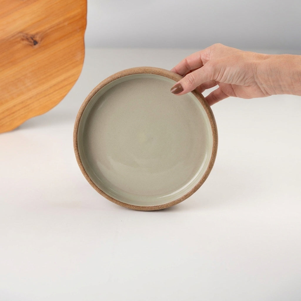 Bowl borda reta em cerâmica artesanal — tamanho 19cm x 4cm, argila Cappuccino, esmalte Verde Pompeia