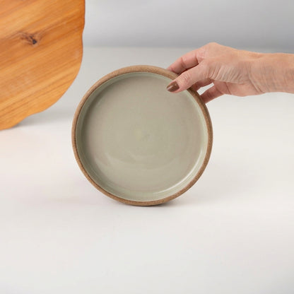 Bowl borda reta em cerâmica artesanal — tamanho 19cm x 4cm, argila Cappuccino, esmalte Verde Pompeia