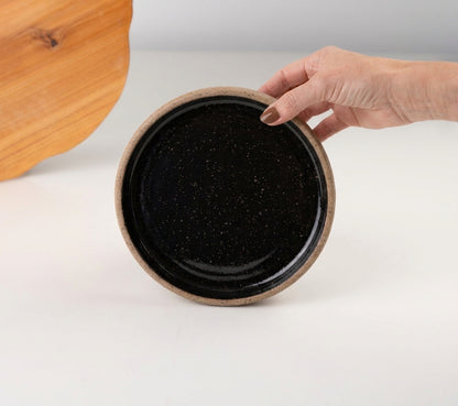 Bowl borda reta em cerâmica artesanal — tamanho 19cm x 4cm, argila Flocos, esmalte Preto Ébano