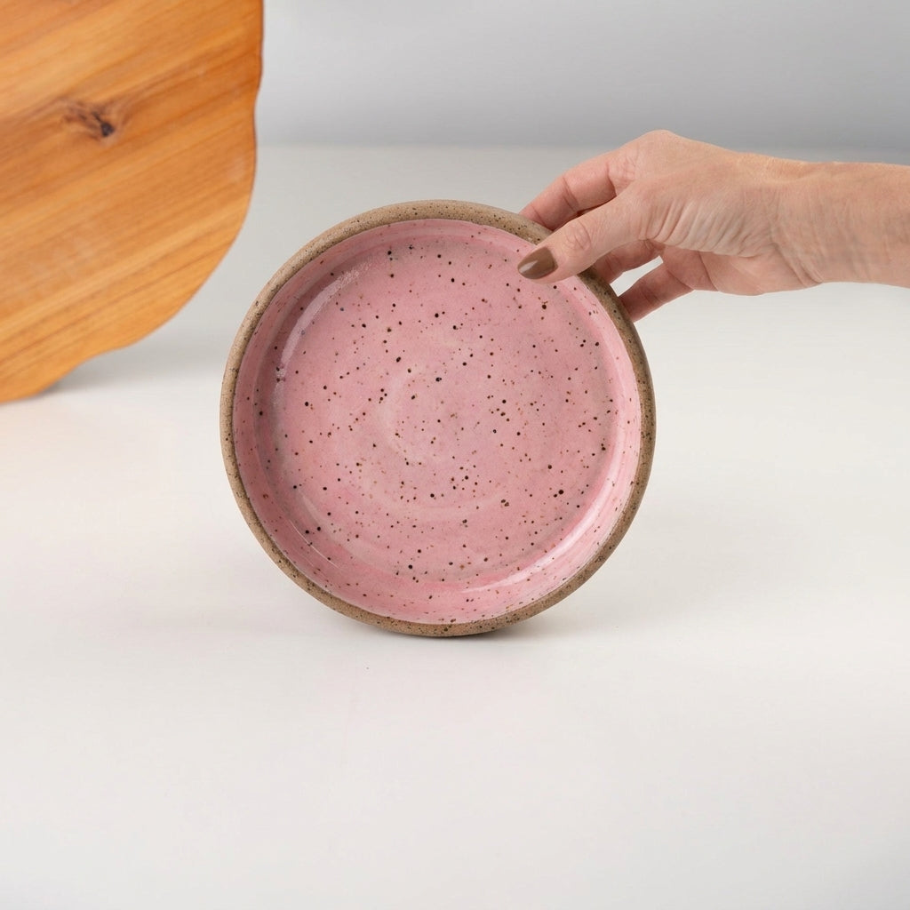 Bowl borda reta em cerâmica artesanal — tamanho 19cm x 4cm, argila Flocos, esmalte Rosa Barbie