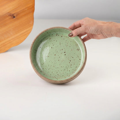 Bowl borda reta em cerâmica artesanal — tamanho 19cm x 4cm, argila Flocos, esmalte Verde Menta