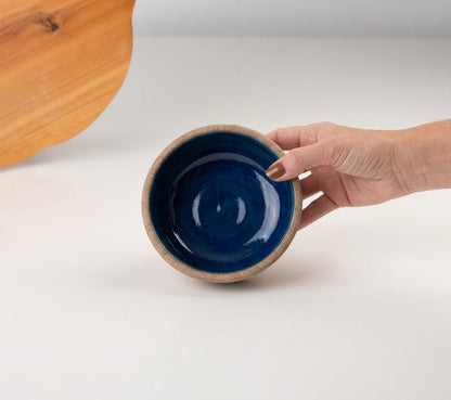 Bowl borda reta em cerâmica artesanal — tamanho 9cm x 4cm, argila Cappuccino, esmalte Lazuli