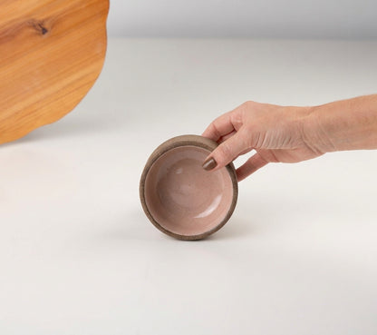 Bowl borda reta em cerâmica artesanal — tamanho 9cm x 4cm, argila Cappuccino, esmalte Nude