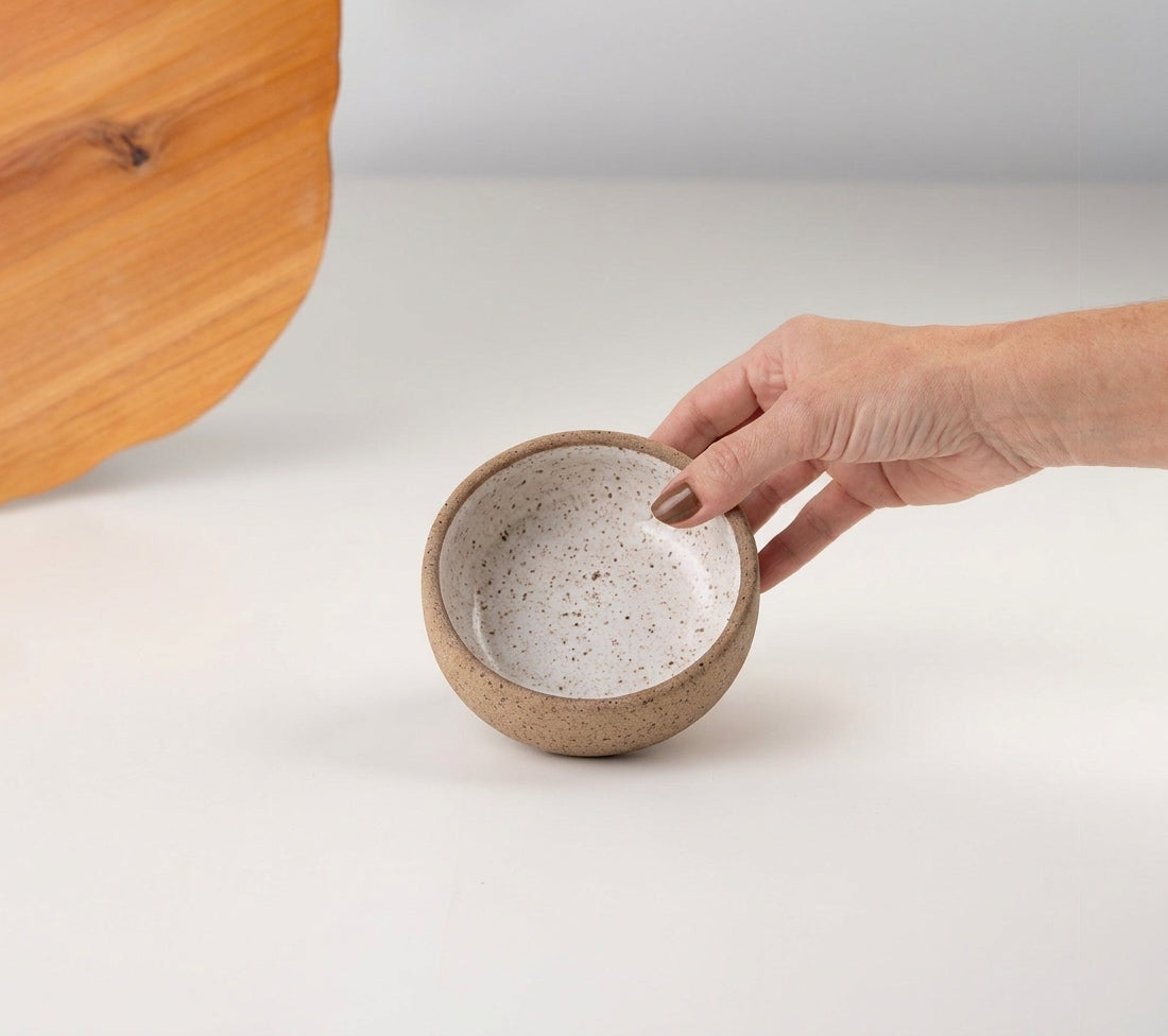 Bowl borda reta em cerâmica artesanal — tamanho 9cm x 4cm, argila Flocos, esmalte Pedra Sabão