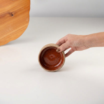 Bowl borda reta em cerâmica artesanal — tamanho 9cm x 4cm, argila Flocos, esmalte Sol de Terracota