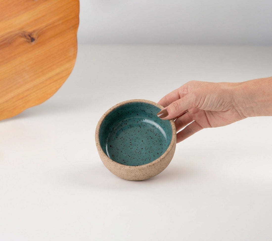 Bowl borda reta em cerâmica artesanal — tamanho 9cm x 4cm, argila Flocos, esmalte Verde Exército