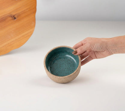 Bowl borda reta em cerâmica artesanal — tamanho 9cm x 4cm, argila Flocos, esmalte Verde Exército