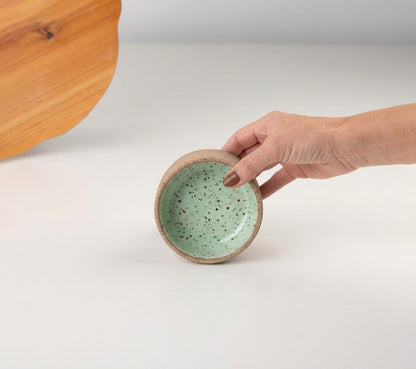 Bowl borda reta em cerâmica artesanal — tamanho 9cm x 4cm, argila Flocos, esmalte Verde Menta