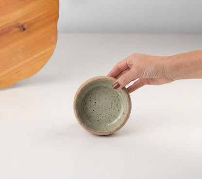 Bowl borda reta em cerâmica artesanal — tamanho 9cm x 4cm, argila Flocos, esmalte Verde Pompeia