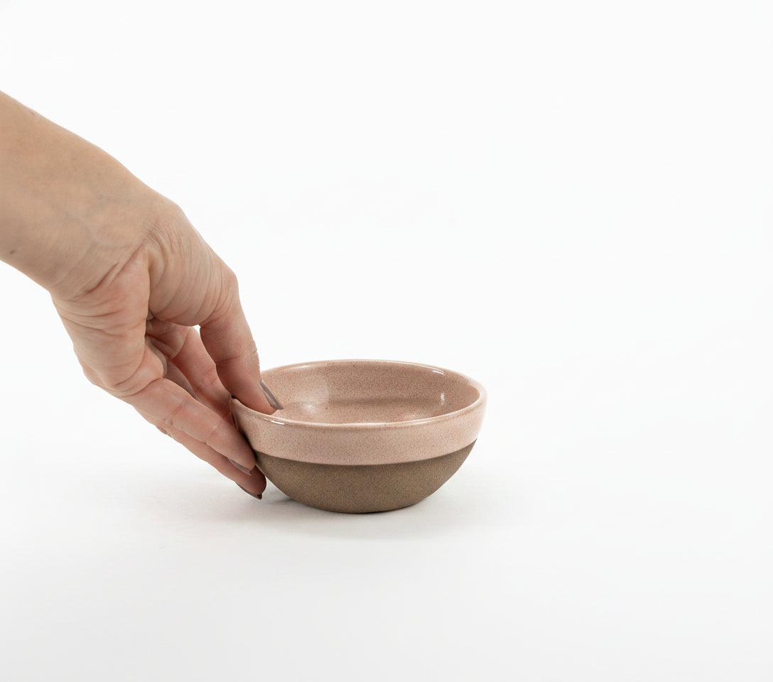 Bowl Encontro redondo em cerâmica artesanal — tamanho 10cm x 5cm, argila Cappuccino, esmalte Nude