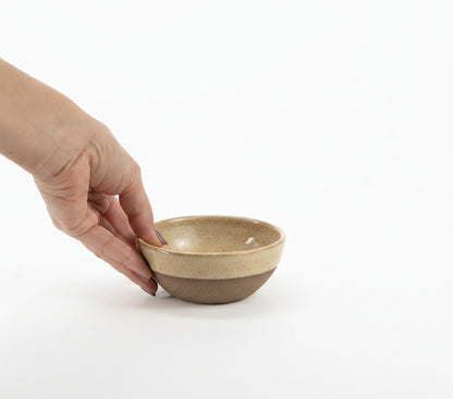 Bowl Encontro redondo em cerâmica artesanal — tamanho 10cm x 5cm, argila Cappuccino, esmalte Pedra Sabão