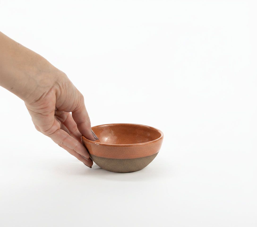 Bowl Encontro redondo em cerâmica artesanal — tamanho 10cm x 5cm, argila Cappuccino, esmalte Sol de Terracota