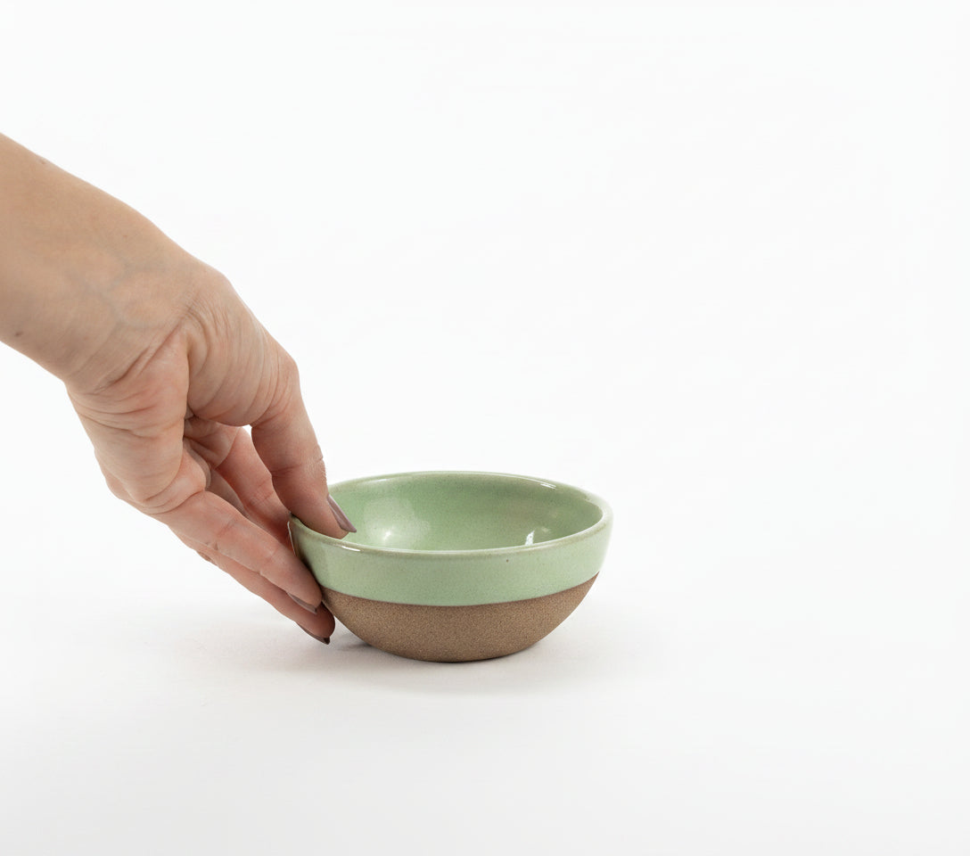 Bowl Encontro redondo em cerâmica artesanal — tamanho 10cm x 5cm, argila Cappuccino, esmalte Verde Menta