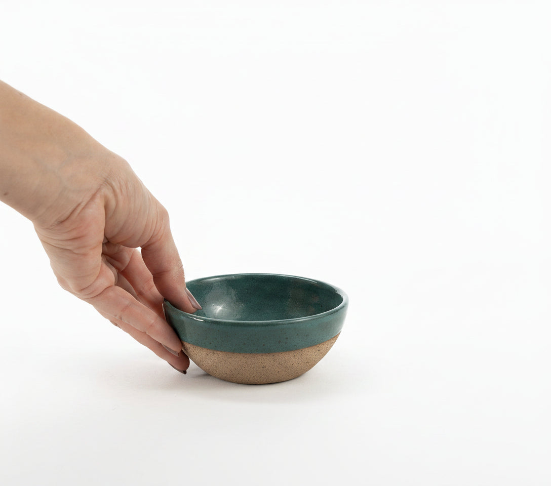 Bowl Encontro redondo em cerâmica artesanal — tamanho 10cm x 5cm, argila Flocos, esmalte Verde Exército