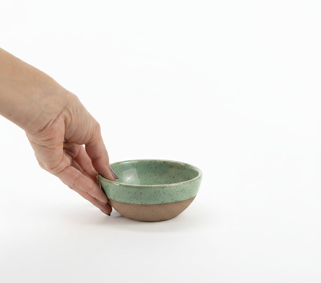 Bowl Encontro redondo em cerâmica artesanal — tamanho 10cm x 5cm, argila Flocos, esmalte Verde Menta