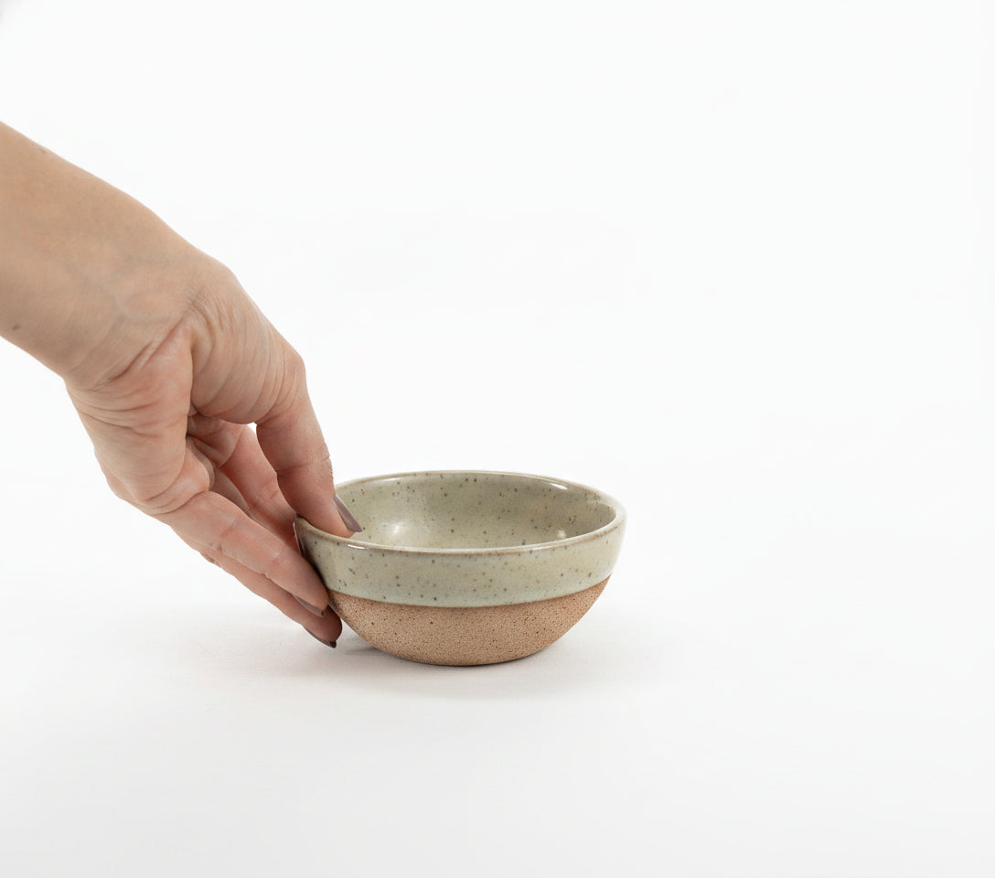 Bowl Encontro redondo em cerâmica artesanal — tamanho 10cm x 5cm, argila Flocos, esmalte Verde Pompeia
