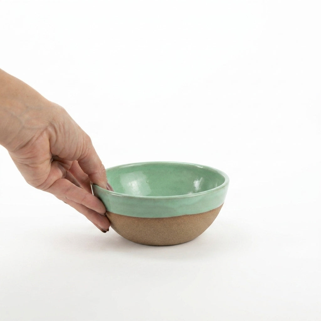 Bowl Encontro redondo em cerâmica artesanal — tamanho 13cm x 5cm, argila Cappuccino, esmalte Verde Menta